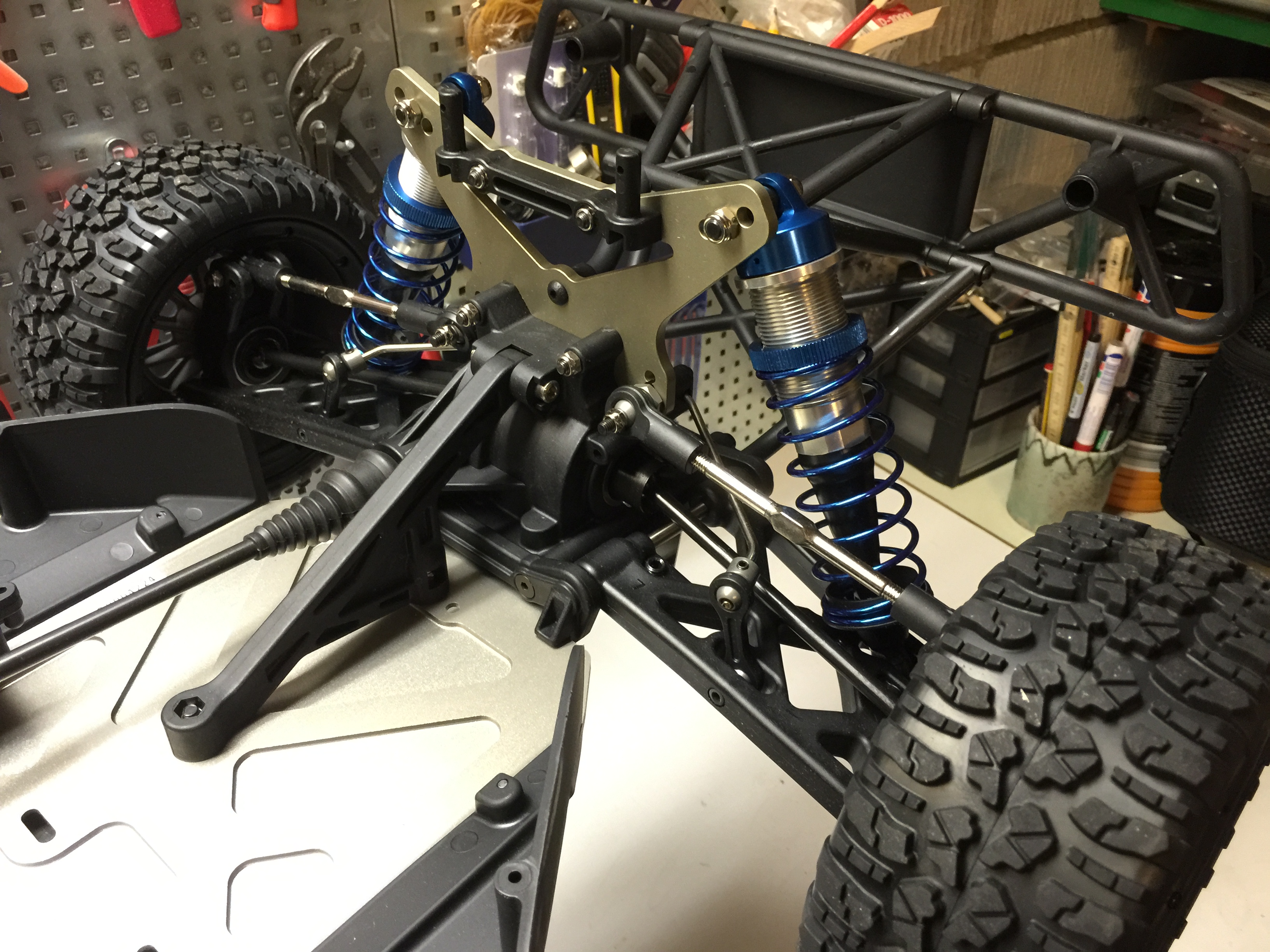Building a Losi 5iveT Brushless (part 1) Stripping down the car