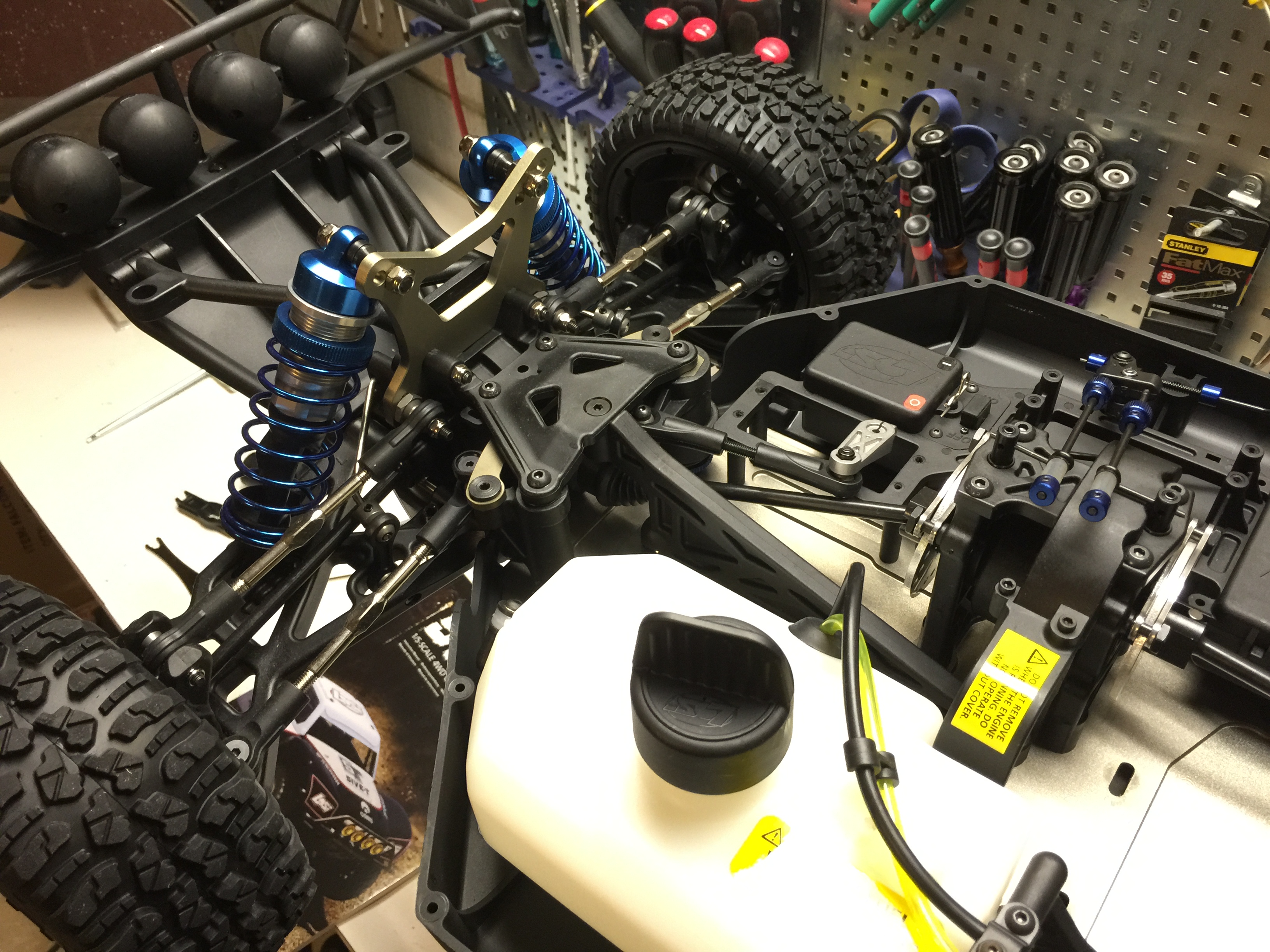 Building a Losi 5ive-T Brushless (part 1) – Stripping down the car