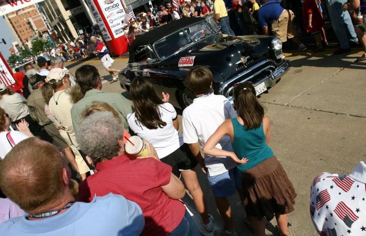 The Great Race to Stop at Riverfront Stadium 101.3 KFDI