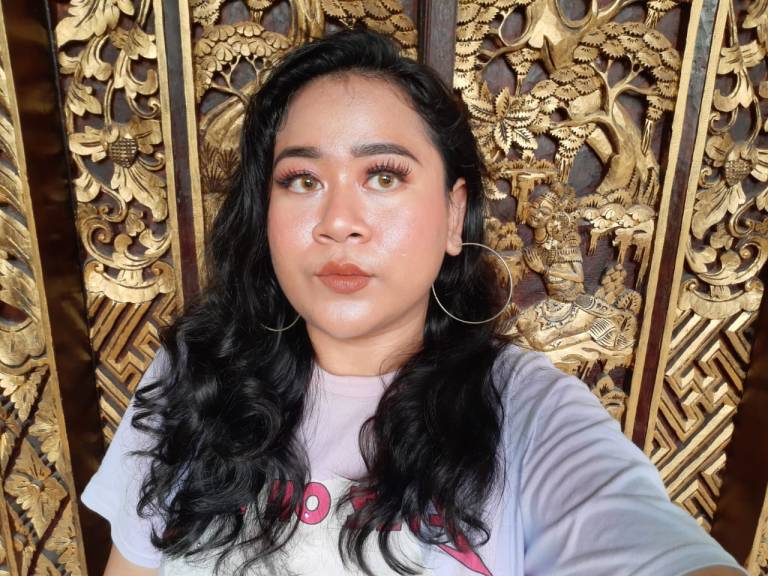 Menjadi Penyiar Radio Menyadarkanku bahwa Menjadi Cantik