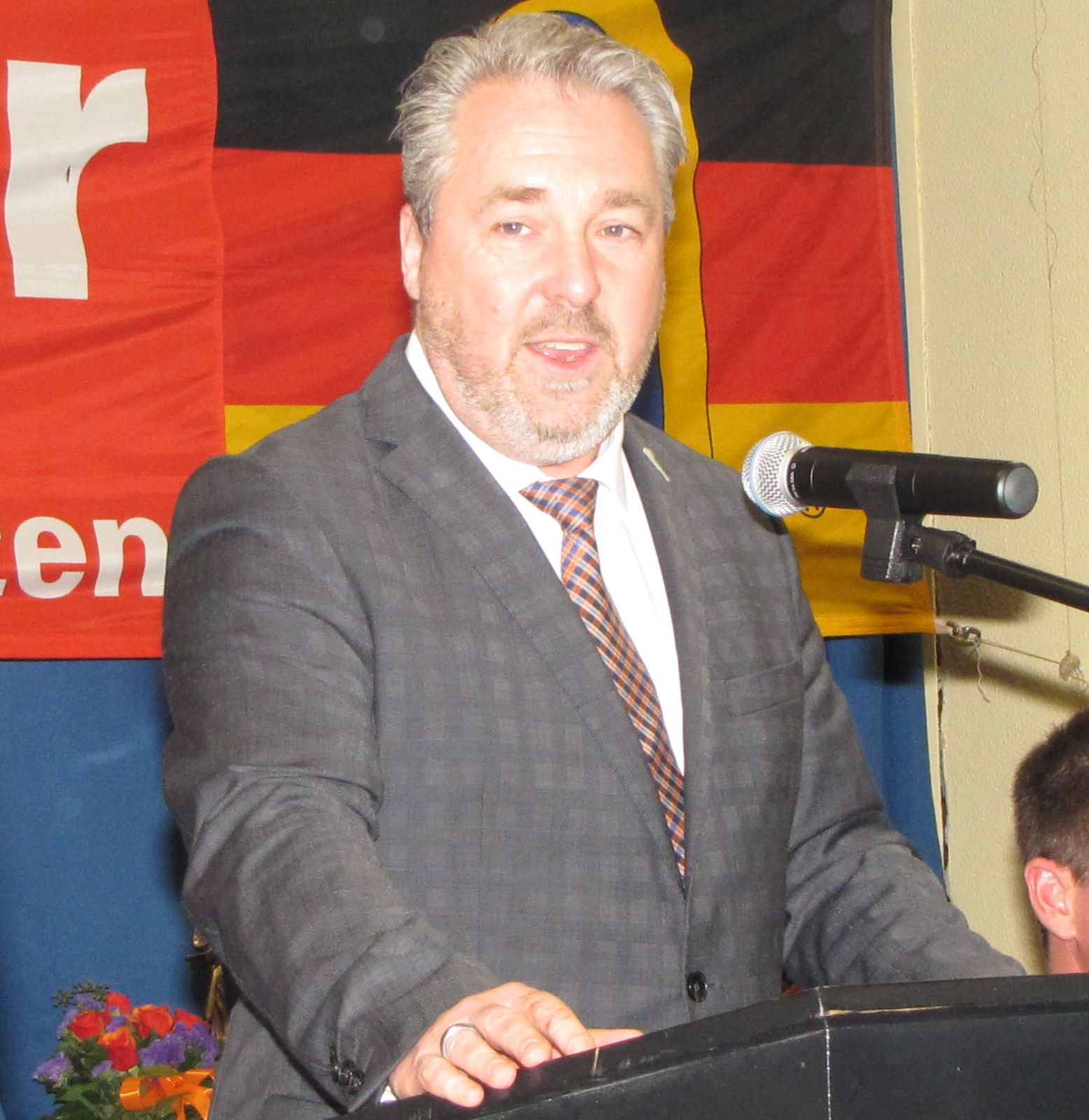 Henning Meyer löst Florian Schulz als Kirchdorfer Ortsbrandmeister ab