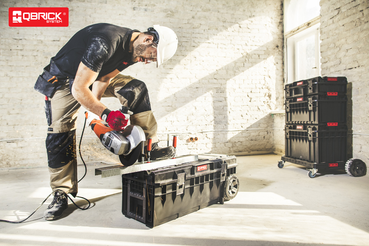 Skrzynie Qbrick DEKAA technika zamocowań i narzędzia