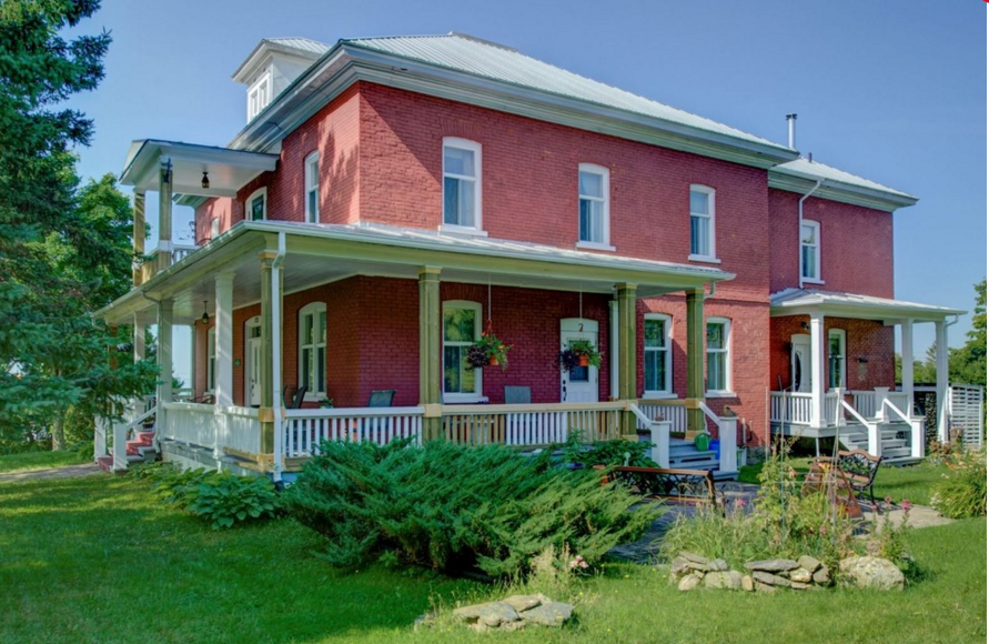 Six presbytères à vendre pour moins de 235 000