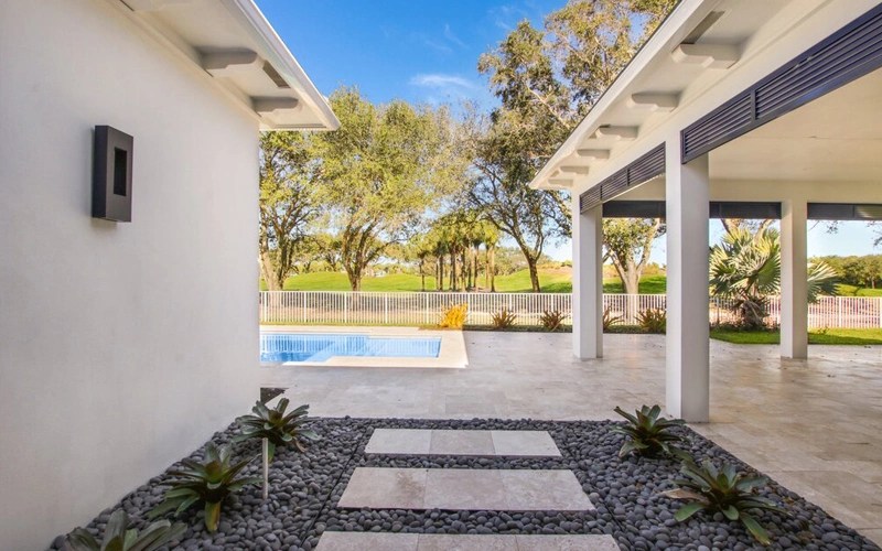 COMMODORE DRIVE Delcrest Homes Inc.