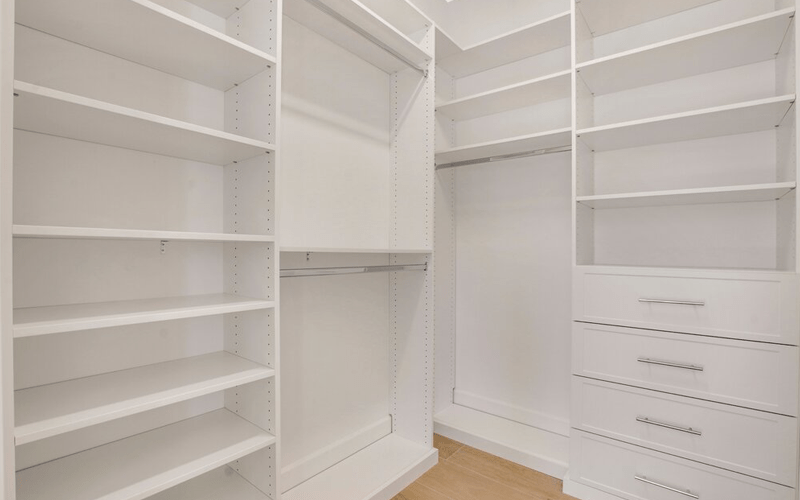 COMMODORE DRIVE Delcrest Homes Inc.