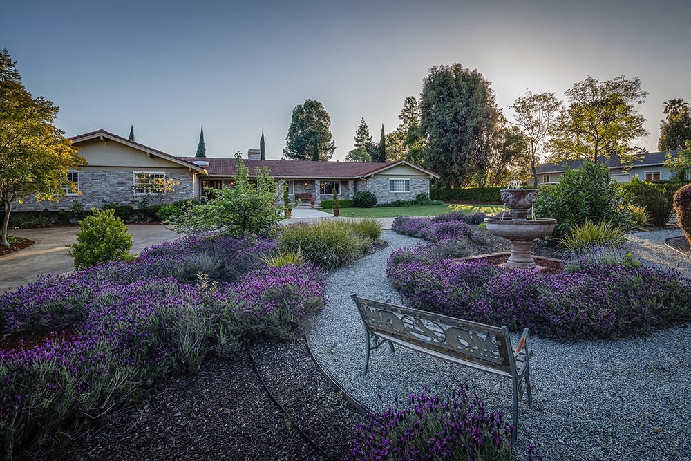 275 Ridgeway Road, Woodside DeLeon Realty