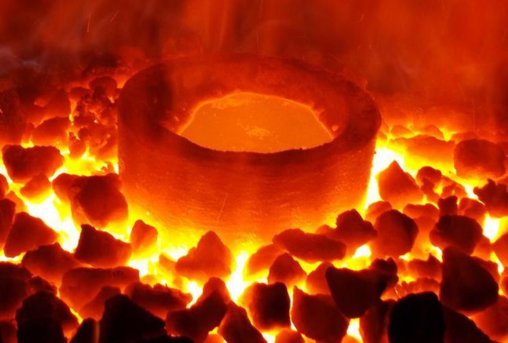 Make a crucible for melting scrap metal and casting.
