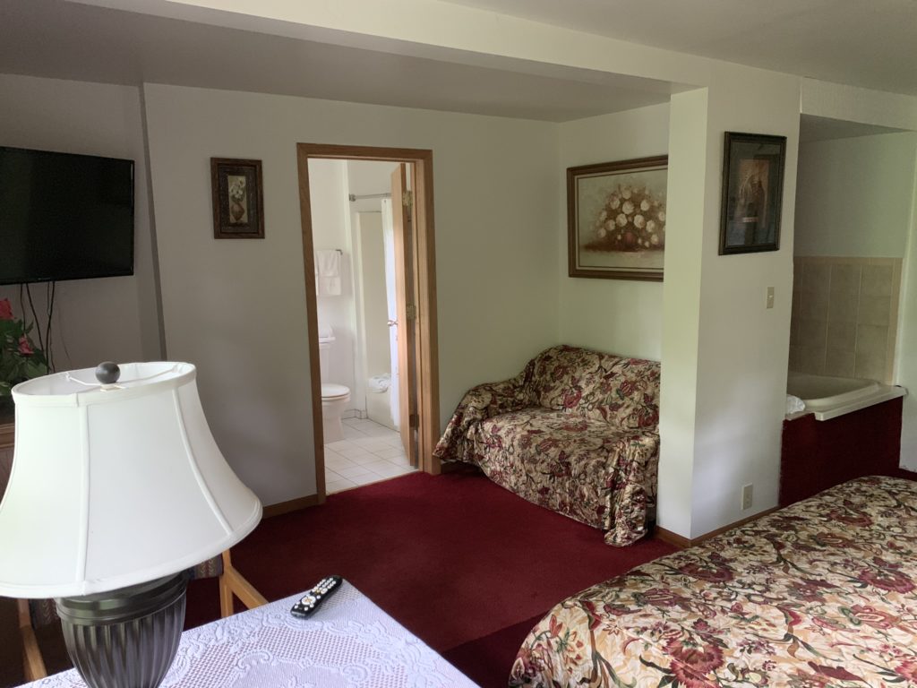 Jacuzzi Cabin Lakeside Motel in the Wisconsin Dells