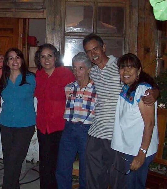 Las mujeres en la Mueblería del Pueblo equilibrio natural Taller de