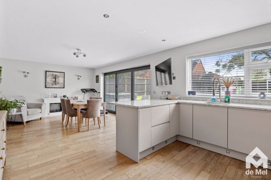 Stoke Road, Cleeve, 4 bedroom