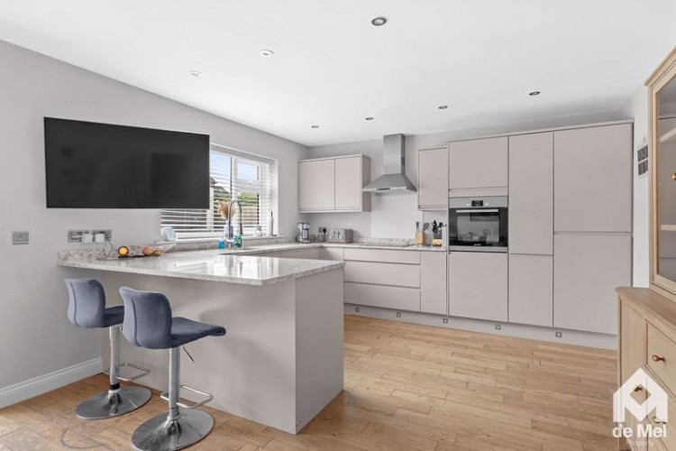 Stoke Road, Cleeve, 4 bedroom