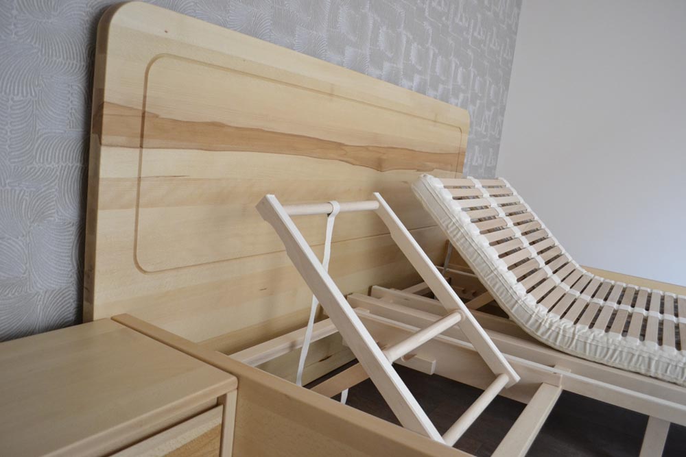 Manually Adjustable Head Lift for Standard BedSystems Demko The