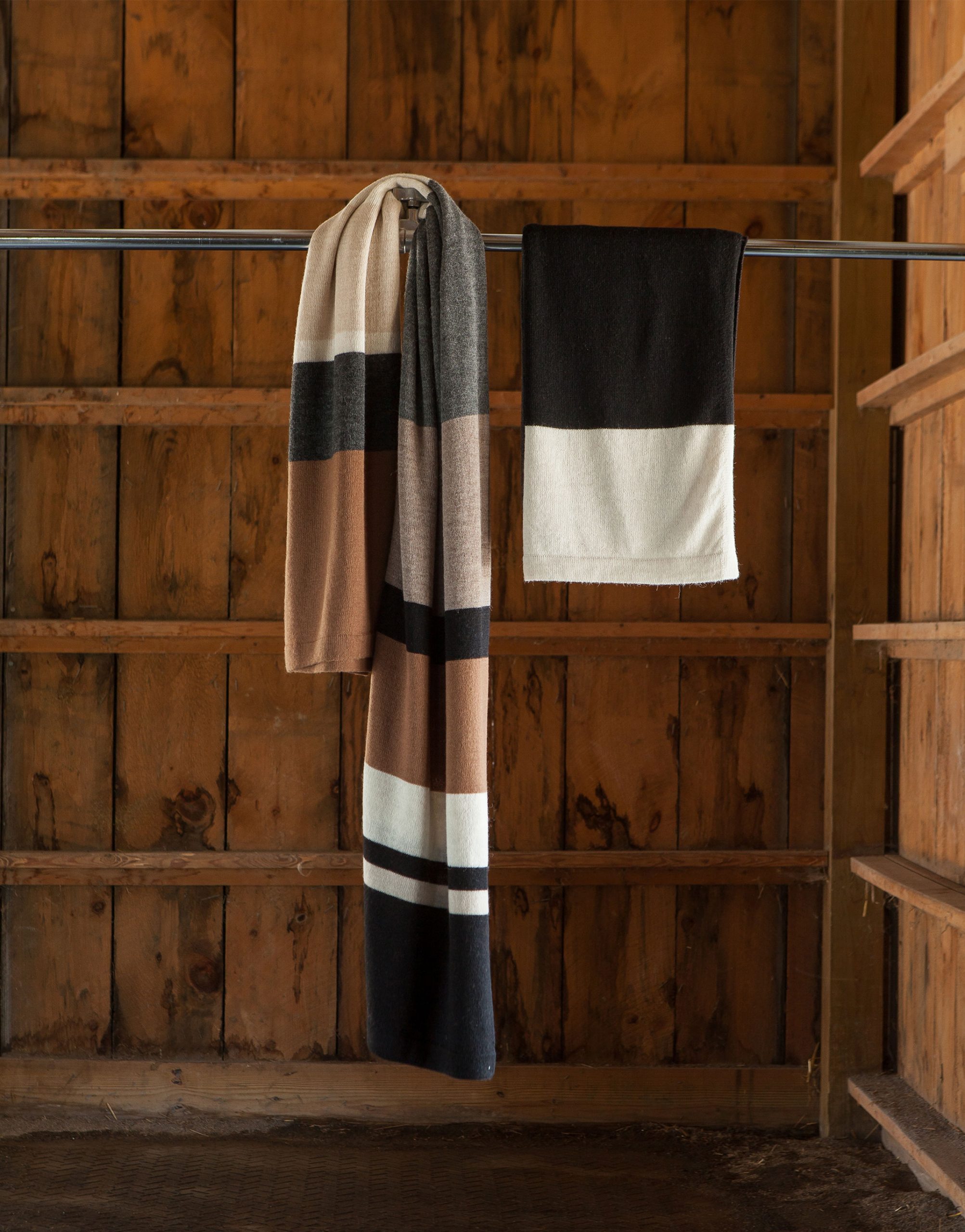 Alicia Adams Alpaca de.MO