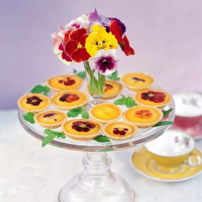 11 Very Healthy Flowers That You Can Eat Chamomile Pansy Purslane