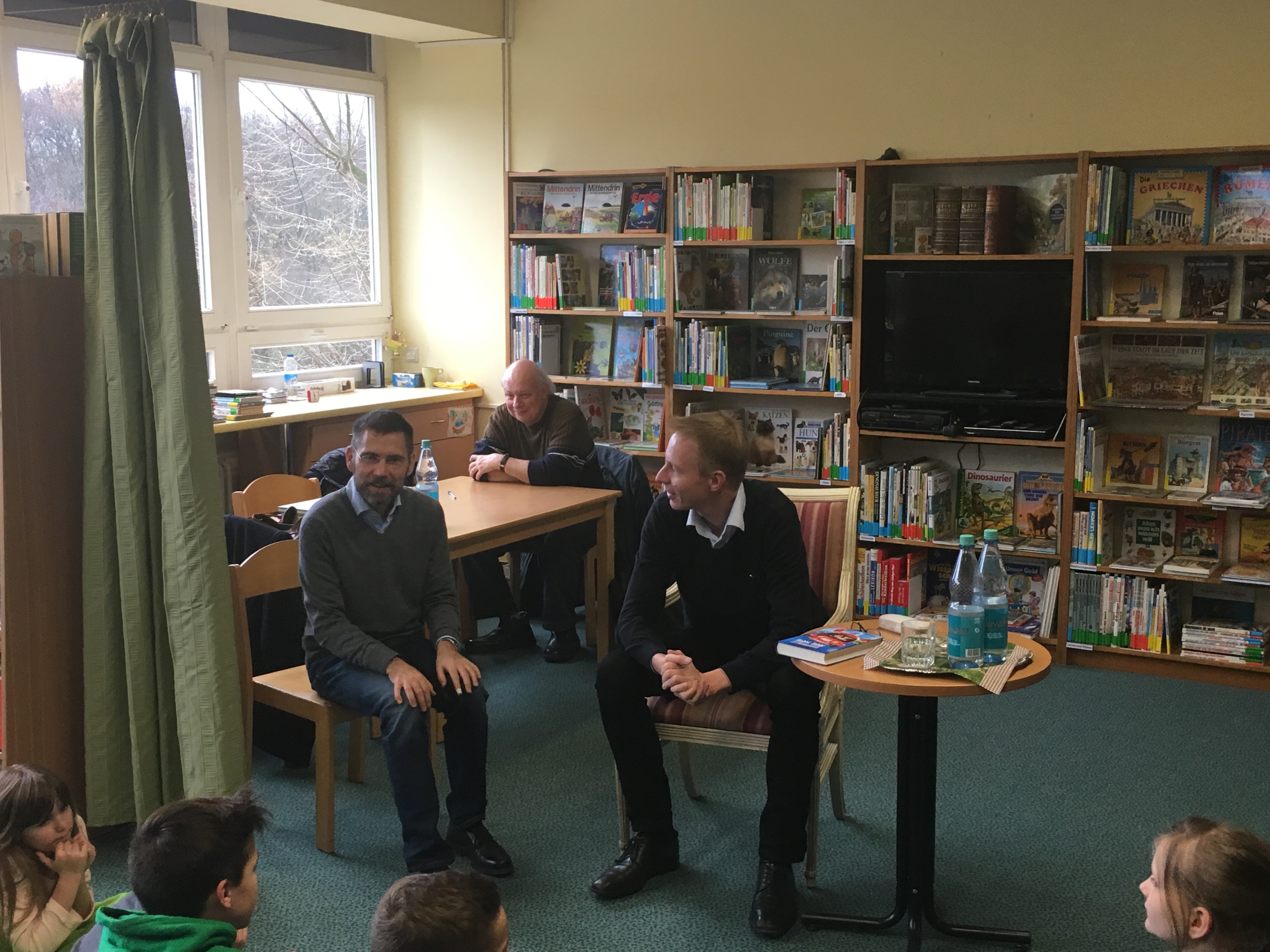 Vorlesetag 2016 Besuch an der Grundschule unter den Bäumen › Dennis