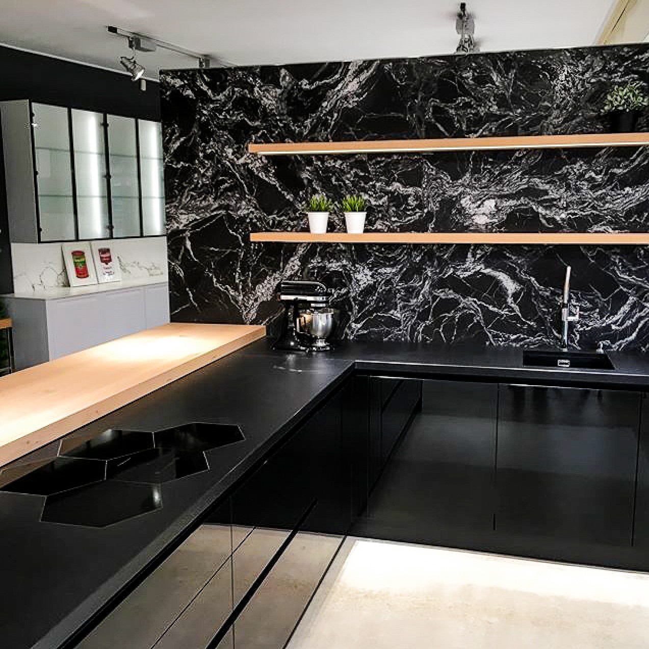 Oscuro Mist & Black Absolute Kitchen Dente Trading