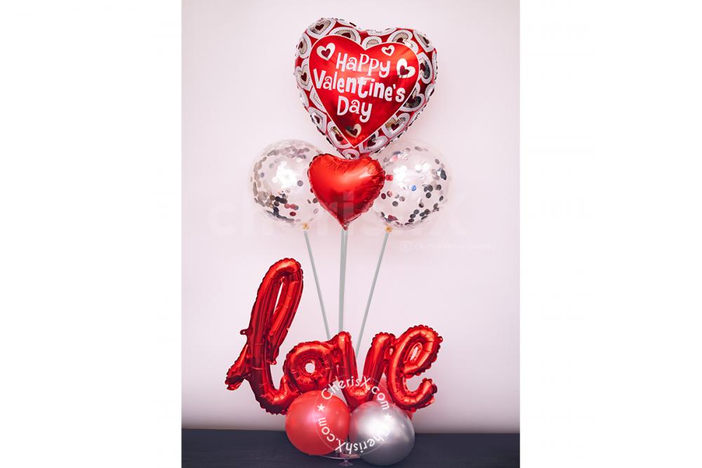 A Valentine’s Stand Balloon Bouquet Gift for Boyfriends and Girlfriends