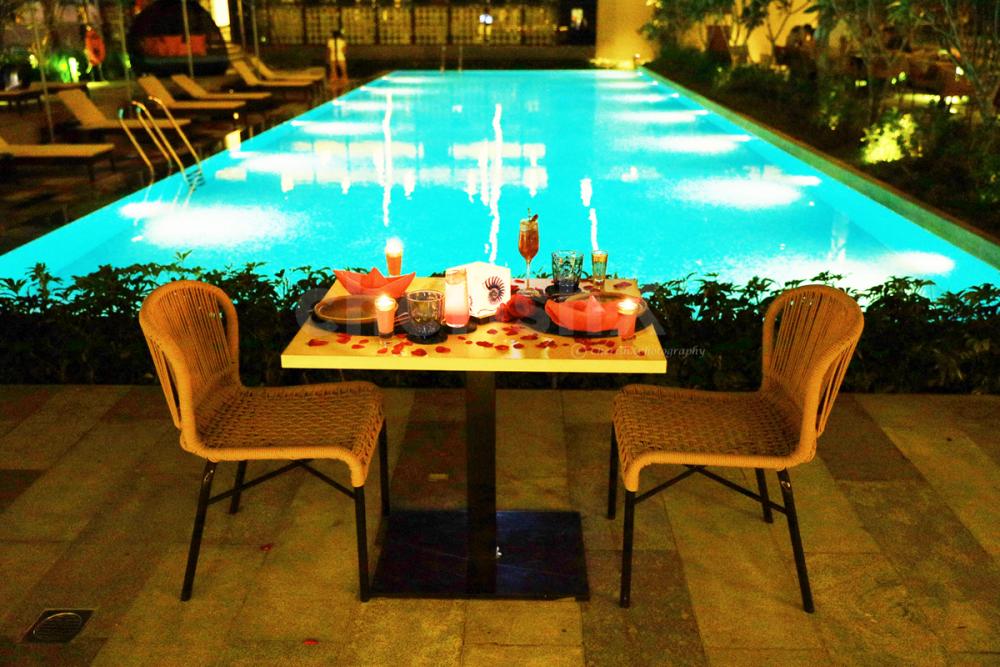 A candlelight diner by Hilton poolside is worth a thousand years memory