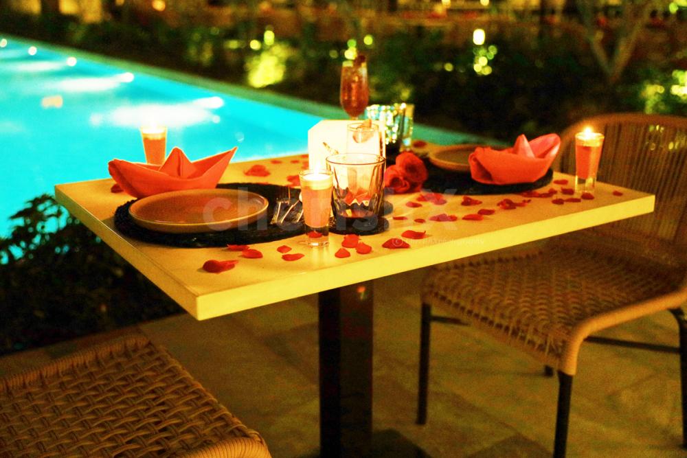 A candlelight diner by Hilton poolside is worth a thousand years memory