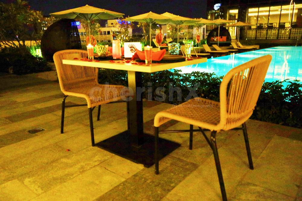 A candlelight diner by Hilton poolside is worth a thousand years memory