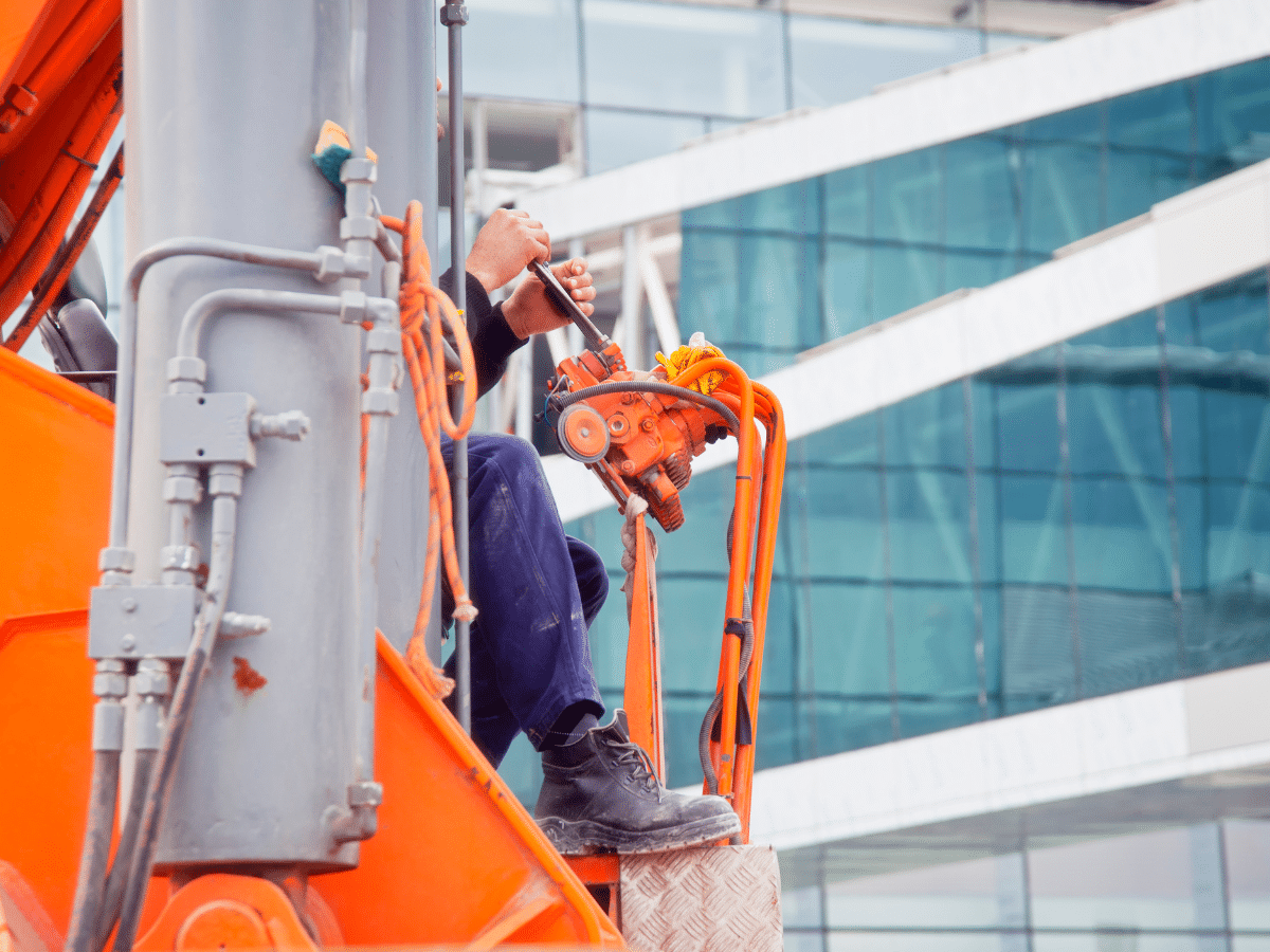 Looking For A Crane Operator School? Here Are 6 Things To Look For!