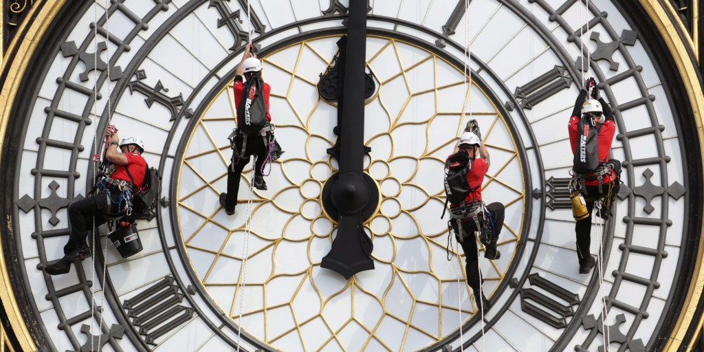 Servicing of a mechanical object on a grand scale London's Big Ben