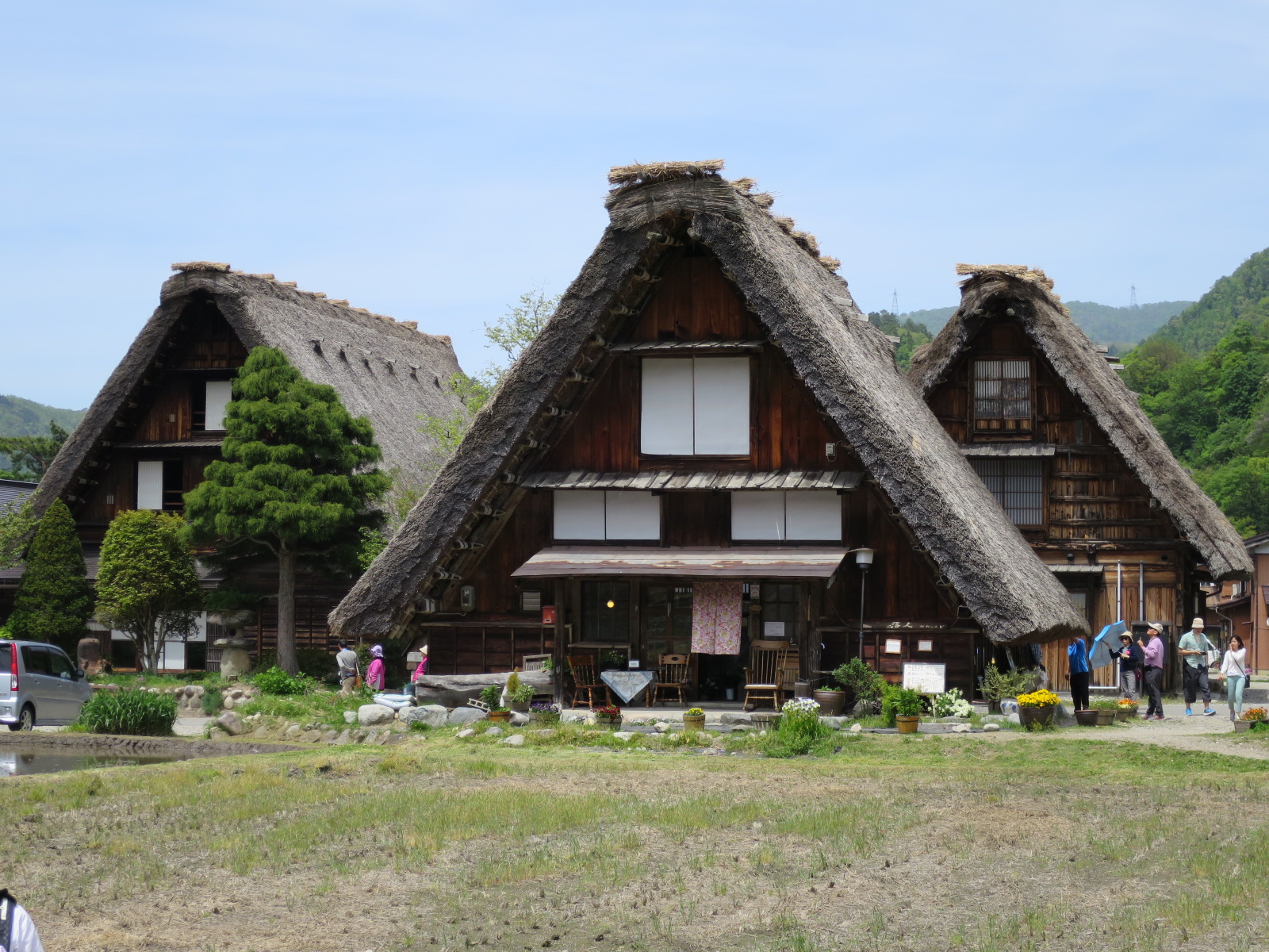 白川郷 合掌造り 茅葺屋根の写真素材 [34484607] - Pixta 教員コラム] 白川郷の合掌造りの見事さ【和田有朗】 | 滋賀県立大学環境科学部 環境政策・計画学科