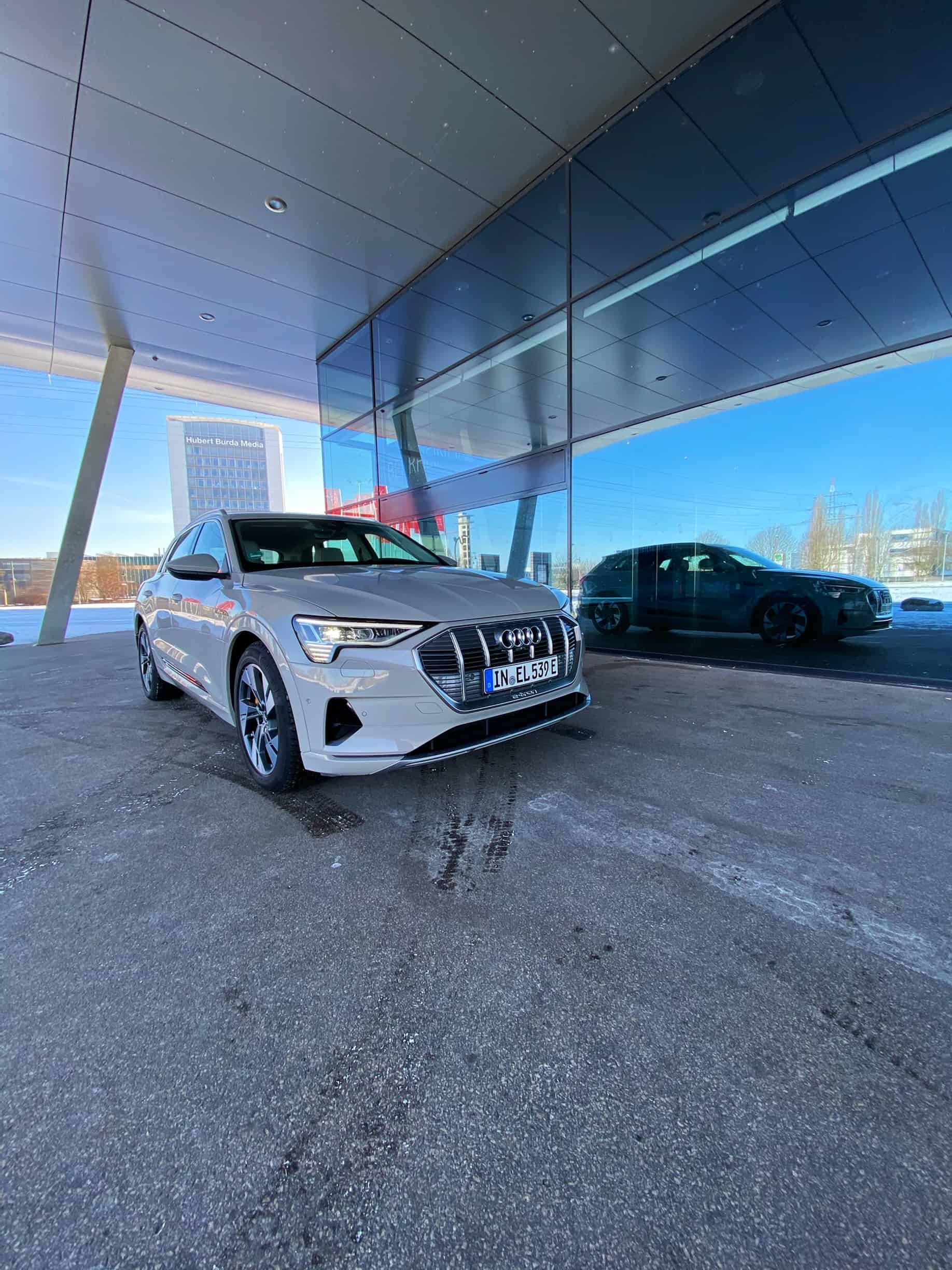 (2021) Audi e-tron Advanced 55 quattro - Das Spaceshuttle unter den Elektro -SUVs? I Test I Review 1 (2021) Audi e-tron Advanced 55