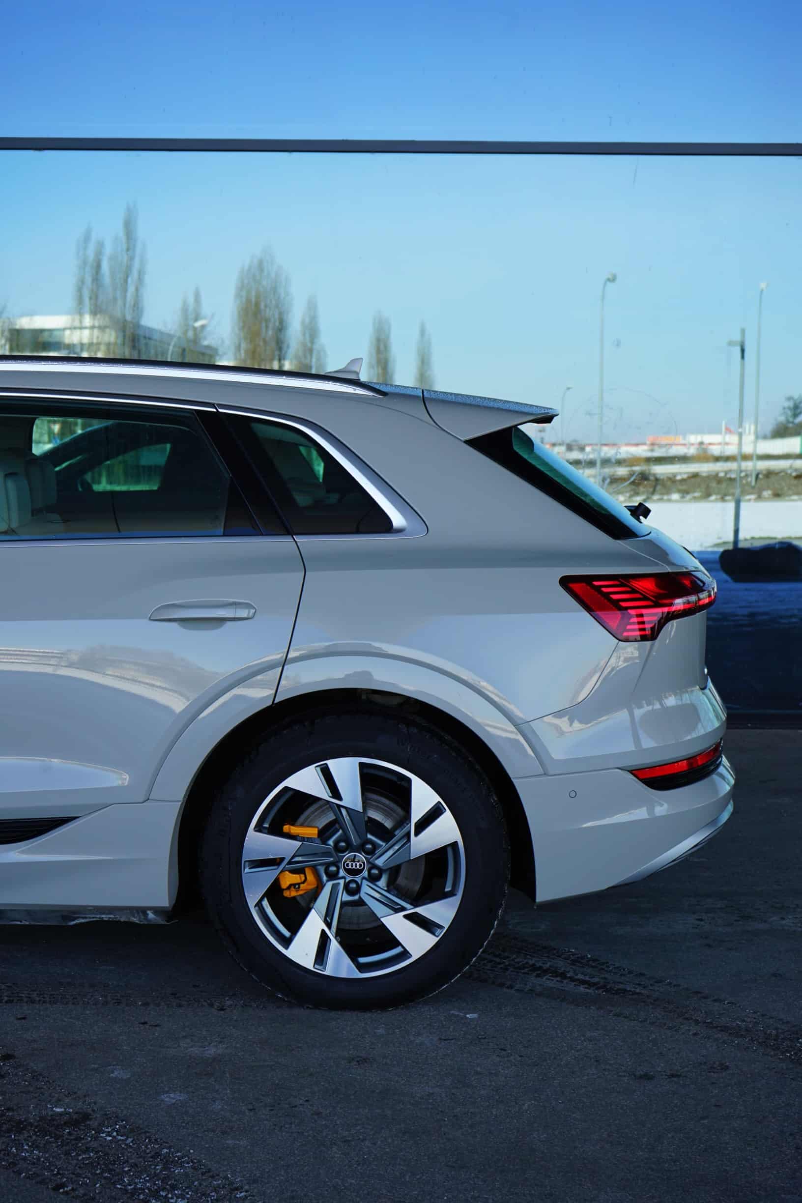 Audi e-tron 55 Advanced quattro (2021) - der Stromer will geleast werden 2 (2021) Audi e-tron Advanced 55