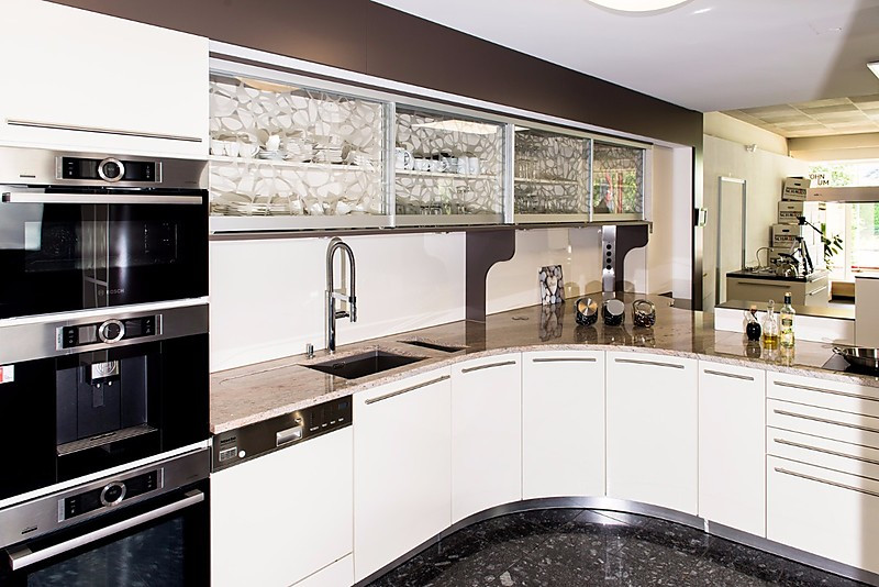 Schmidt Küchen LAGUNE Brilliant Magnolia MICRON Cacao Küche der Superlative in Lack