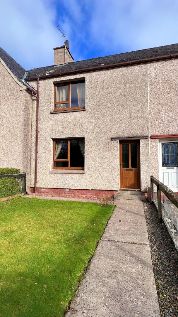 21 Willowglen Road Derek Mackenzie Solicitors & Estate Agent