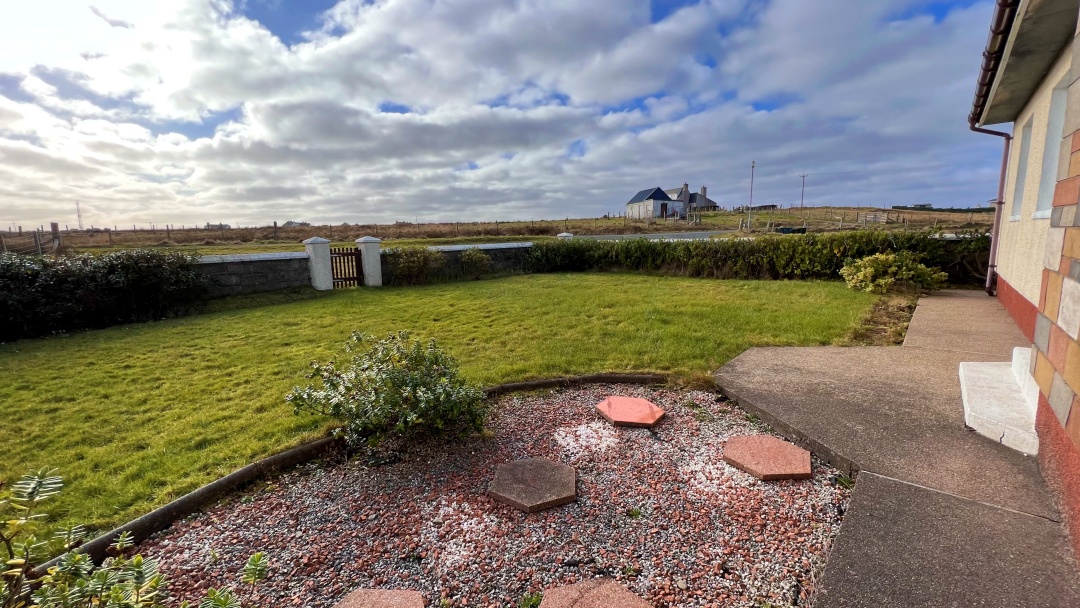 ‘Kelvindale’ 2B Broker Derek Mackenzie Solicitors & Estate Agent