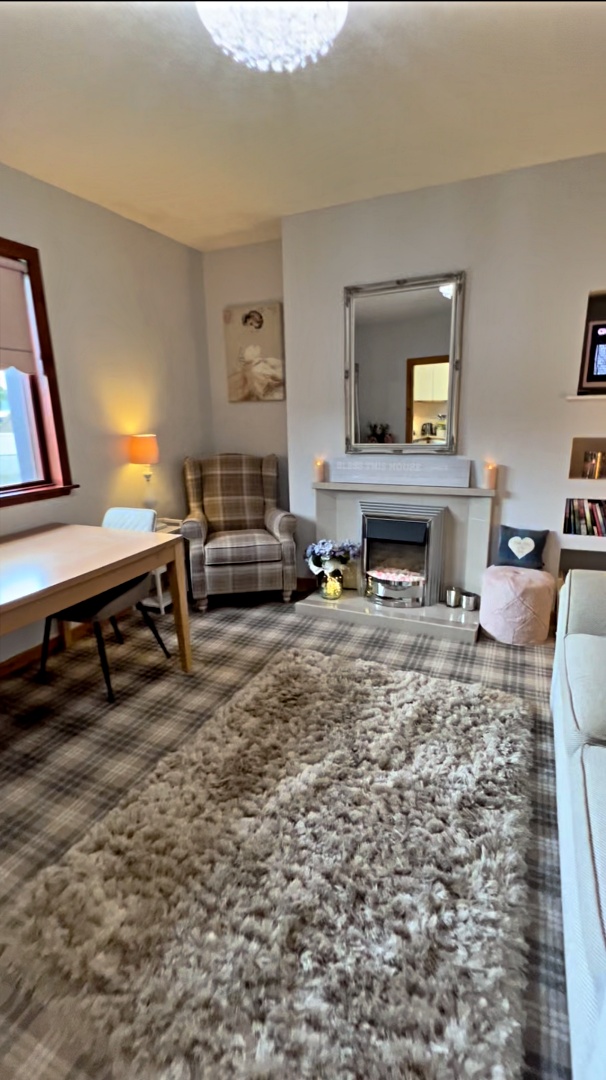 37 Macaulay Road Derek Mackenzie Solicitors & Estate Agent