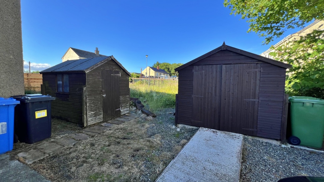 38 Ford View, Tong Derek Mackenzie Solicitors & Estate Agent