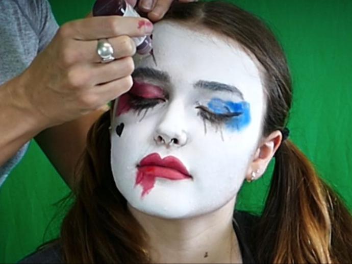 Harley quinn face paint step by step tutorial