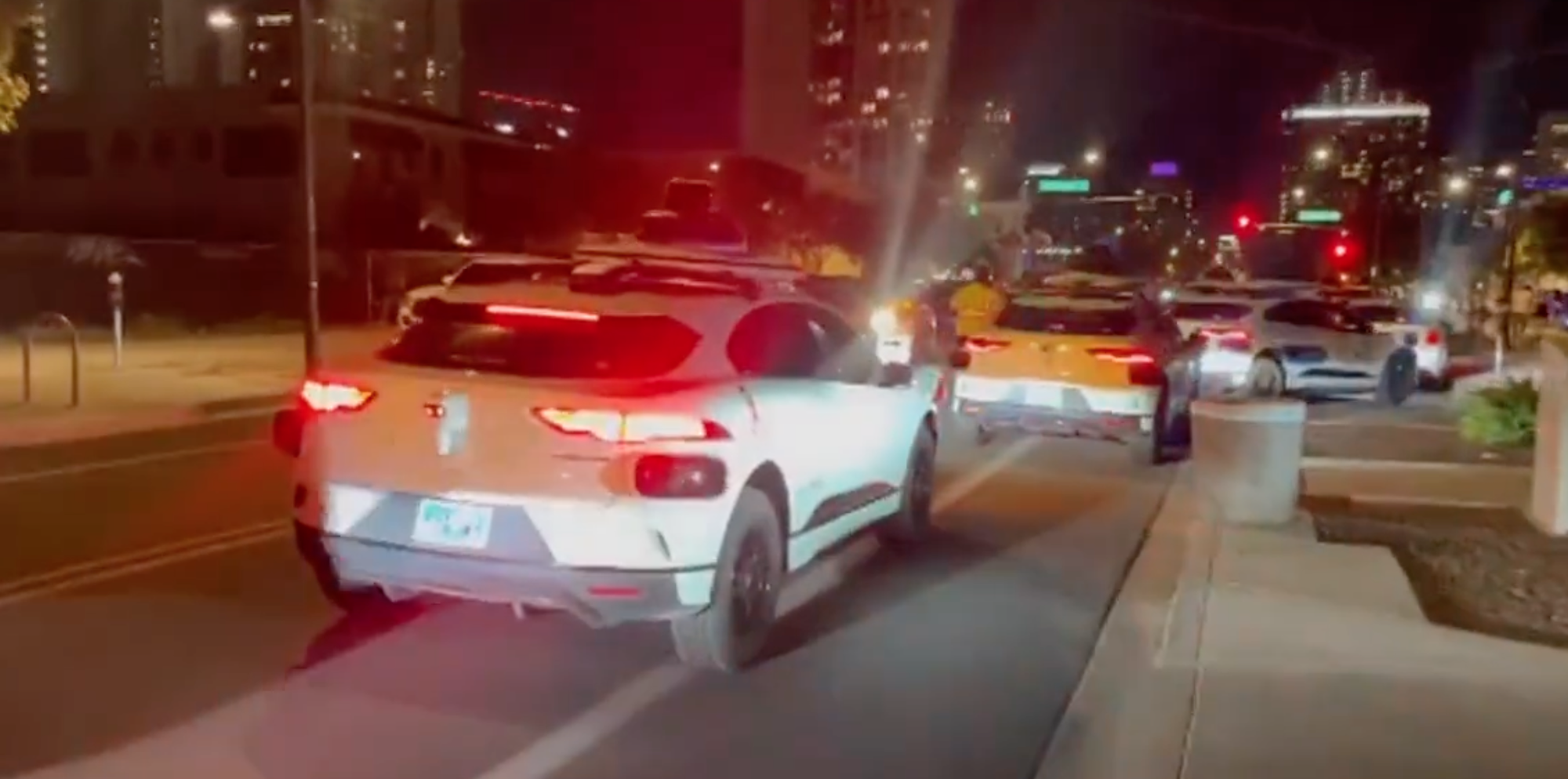 Waymos blockieren Verkehr in Phönix Der letzte Führerscheinneuling…