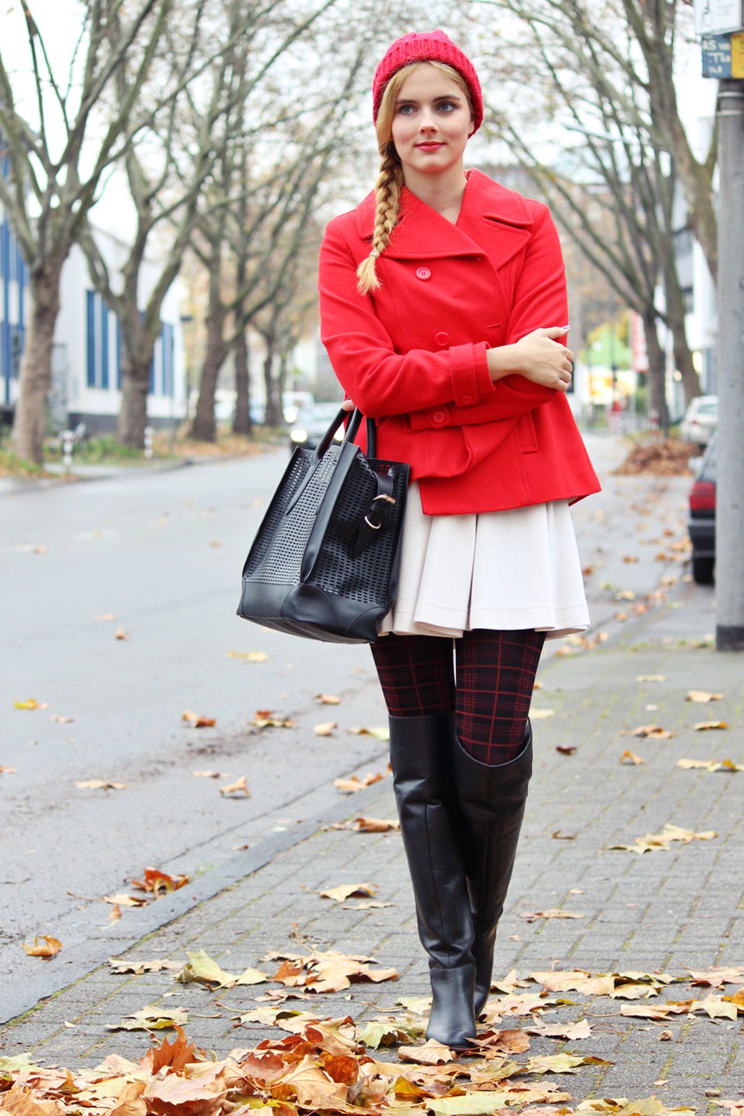 Outfit Rote Jacke von H&M mit Overknee Boots