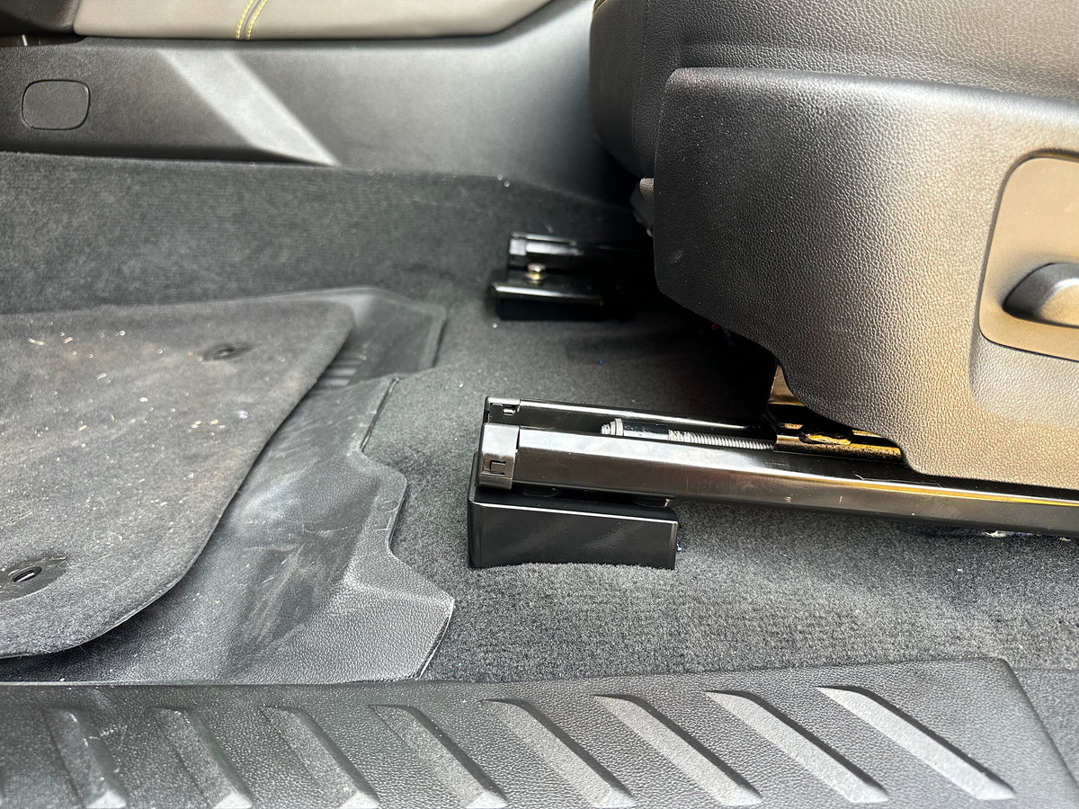 FRONT SEAT JACKERS (20232025 CHEVY COLORADO)