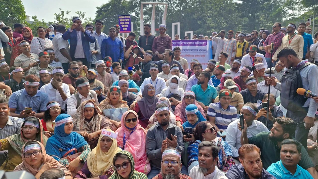 সরকারি প্রাথমিক শিক্ষকদের দাবি আদায়ে দেশজুড়ে ‘কমপ্লিট শাটডাউন’ অব্যাহত
