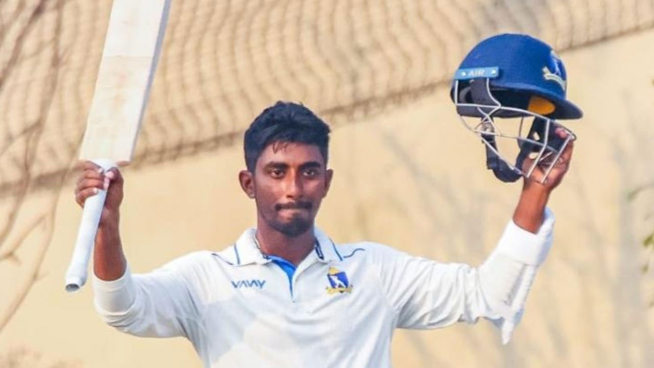 ২৯৯ রানে থেমেও ইতিহাসে সুদীপ ঘরামি