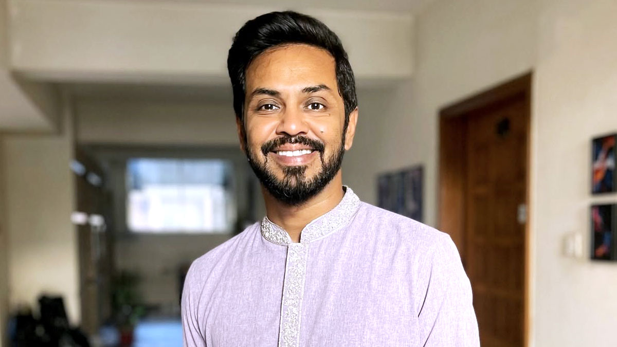 ভোট দিয়ে তরুণদের বার্তা দিলেন নির্মাতা আশফাক নিপুন
