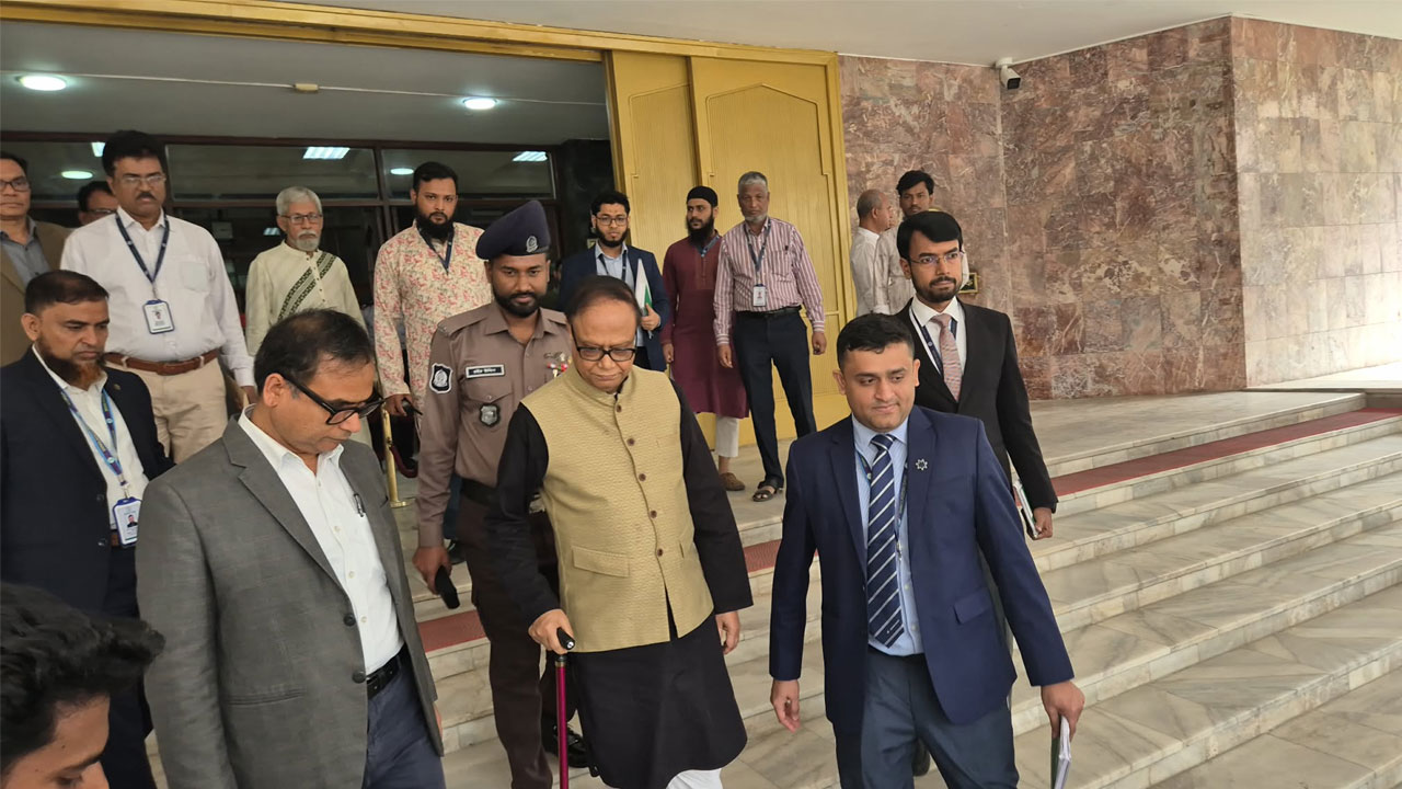অপসারণের গুঞ্জনে হঠাৎ কেন্দ্রীয় ব্যাংক ছাড়লেন গভর্নর আহসান এইচ মনসুর