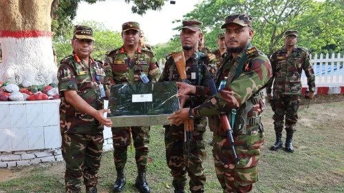 ঈদে রাঙ্গামাটিতে সেনা ক্যাম্প পরিদর্শনে সেনাপ্রধান জেনারেল ওয়াকার-উজ-জামান