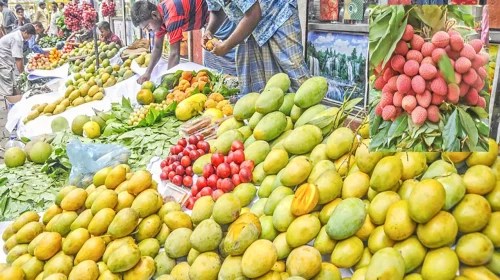 মধুমাসের শুরুতে রাজধানীর বাজারে রসালো মৌসুমি ফলের সমারোহ