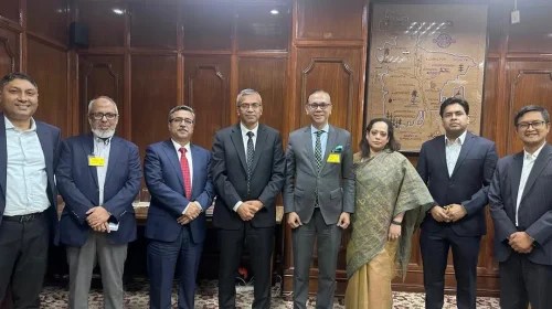 শেয়ারবাজারের উন্নয়নে ও বিনিয়োগকারীদের স্বার্থ রক্ষায় গভর্নরকে ডিএসইর একগুচ্ছ প্রস্তাব প্রদান