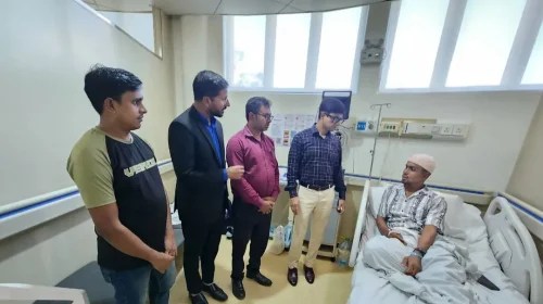 মালদ্বীপে চিকিৎসাধীন গুরুতর অসুস্থ বাংলাদেশিকে দেখতে হাসপাতালে দূতাবাস প্রতিনিধি দল