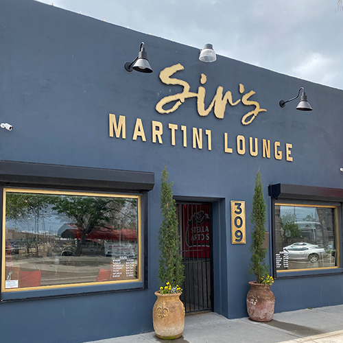 Sir’s Martini Lounge un Martini lounge con diseño ecléctico