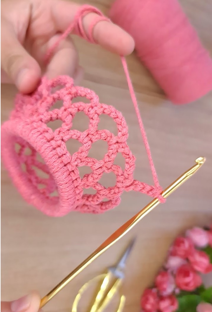Crochet Plastic Bag Holder Tutorials & More