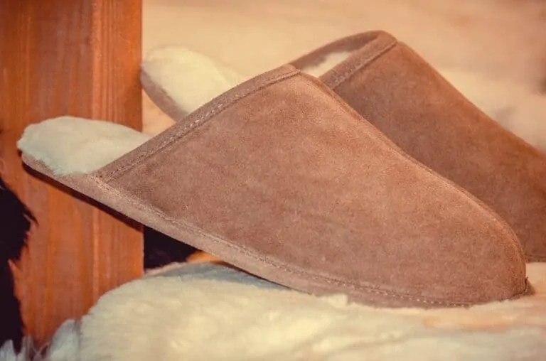 The Best Slippers For Wide Feet (4 Options For Men & Women)