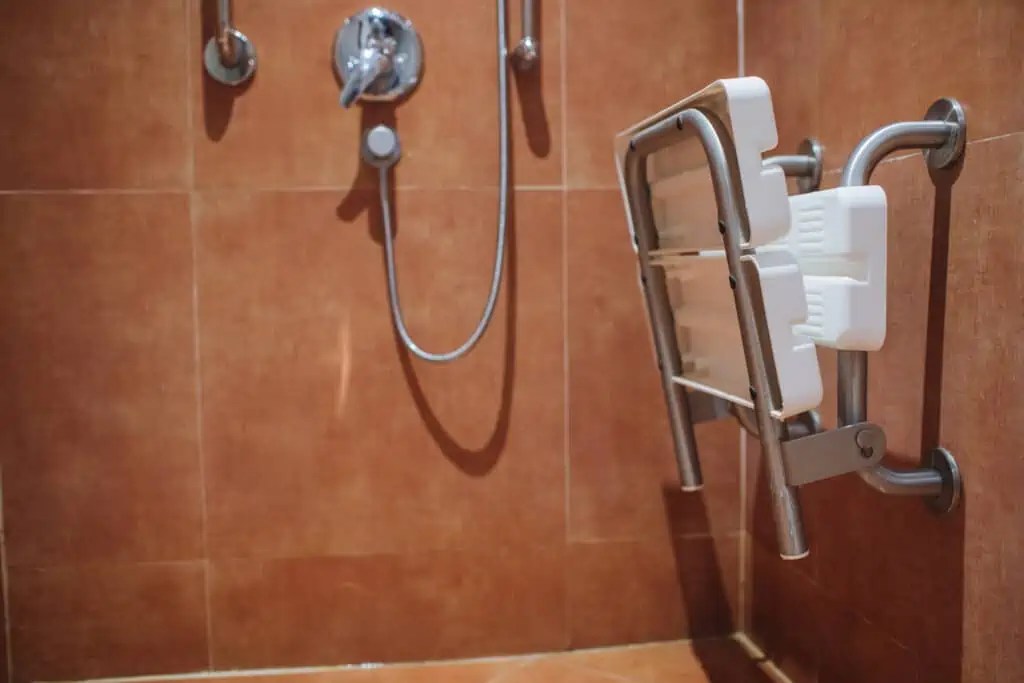 3 Best Shower Chairs For Obese People (From A Fat Guy)